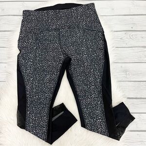 Xersion Train Black and white dotted Workout ankle leggings